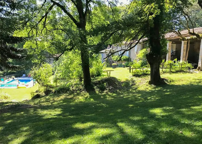 Old Surrounded By Nature In Sidobre Holiday home Burlats